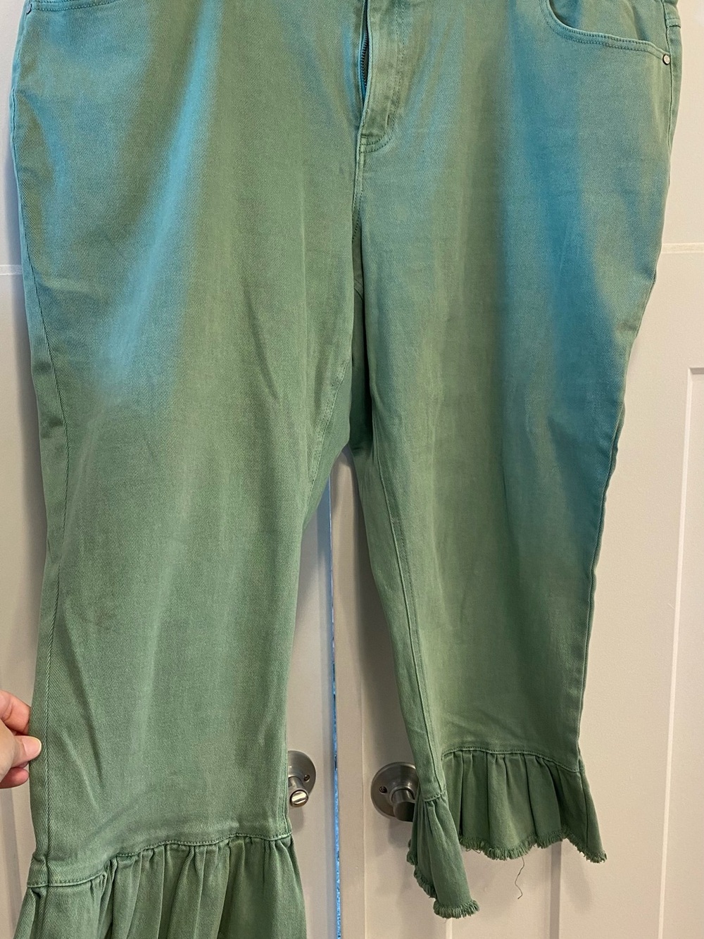 Cato Women’s Ruffled Hem Crop Pants - Sage Green Size 22W - Picture 8 of 9